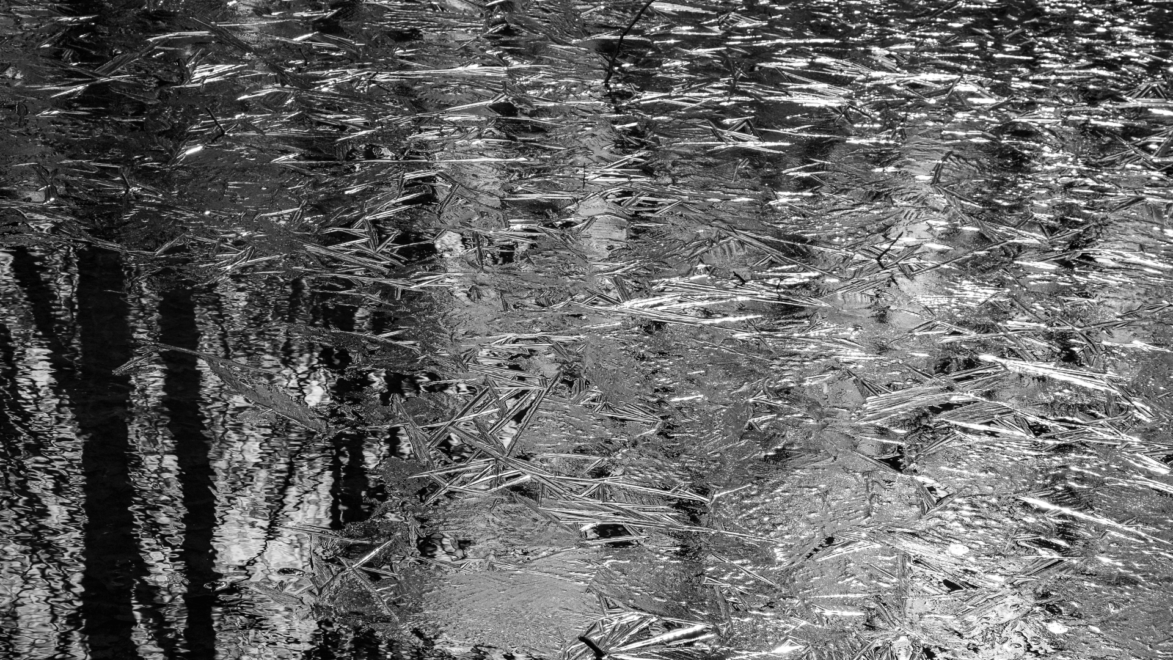 冰是冬季池塘常见的问题